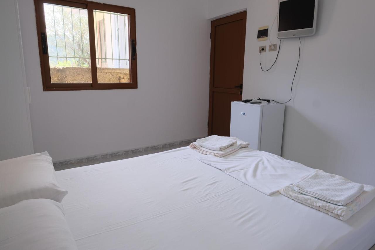 Mehilli Hotel Dhërmi Dış mekan fotoğraf