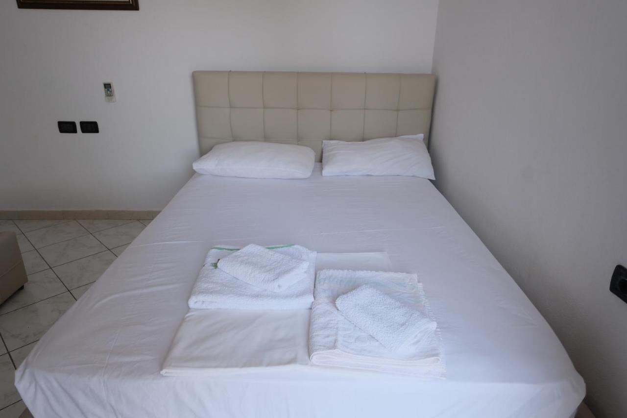 Mehilli Hotel Dhërmi Dış mekan fotoğraf