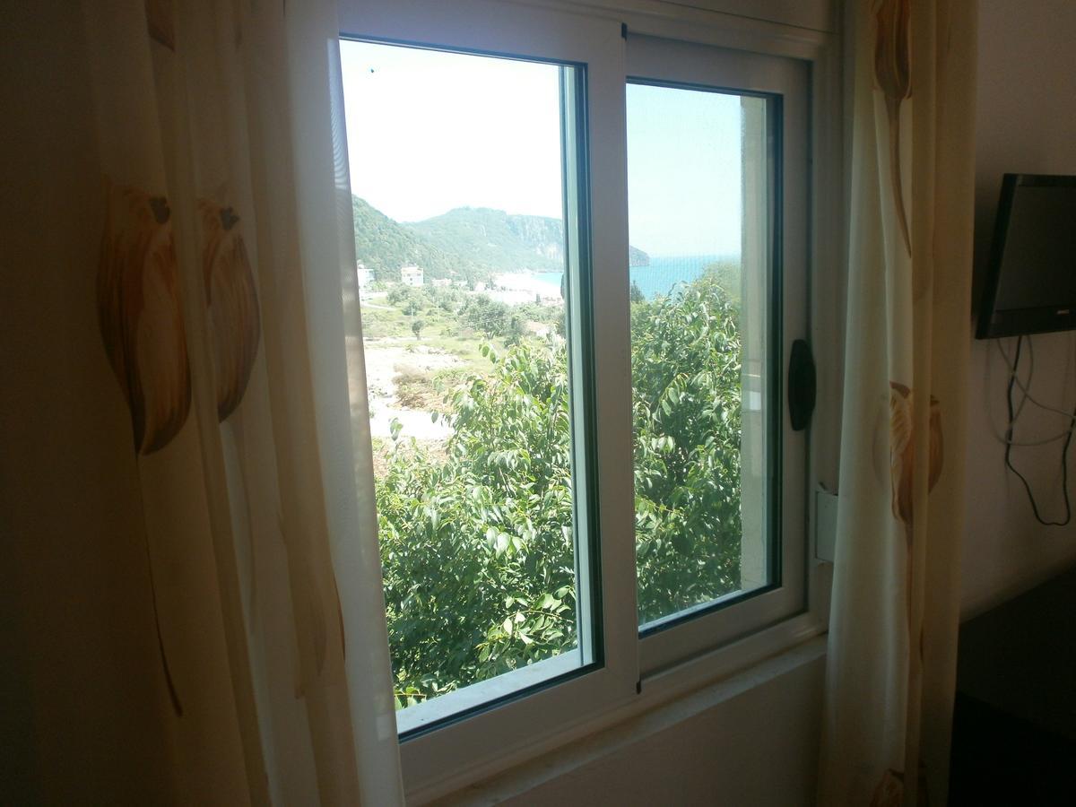 Mehilli Hotel Dhërmi Dış mekan fotoğraf